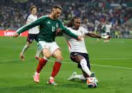 Milan forward Gimenez suffers injury in Mexico’s World Cup defeat to England