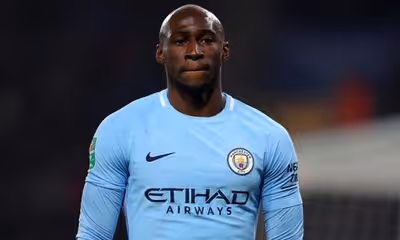 Record-breaking Premier League title winner signs for Bolivian side