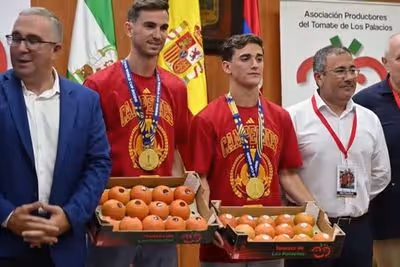 Spain’s World Cup stars rewarded with their bodyweight in tomatoes