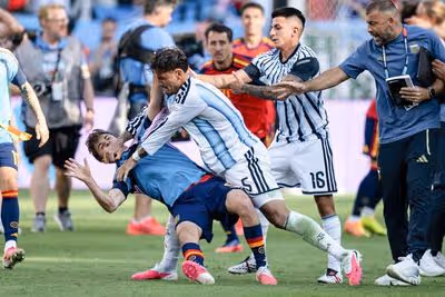 Disgraced Argentina player already back training with club and given hero's welcome