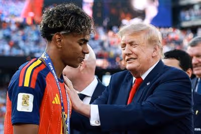 Body language expert spots Donald Trump's 'awkward' trophy lift, Messi and Yamal moments