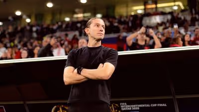 Demitido do Flamengo, Filipe Luís é novo técnico de time francês