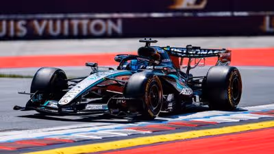 Russell vence GP da Áustria com pressão de Verstappen no fim