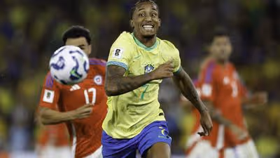 Atacante vê seleção com nível de Ronaldo, Ronaldinho e Romário