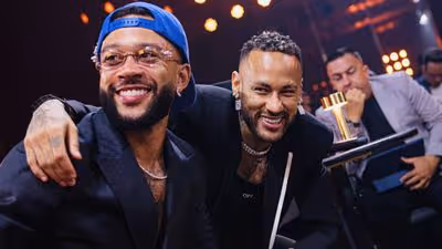 À la Neymar: Memphis entra em drama parecido por vaga na Copa