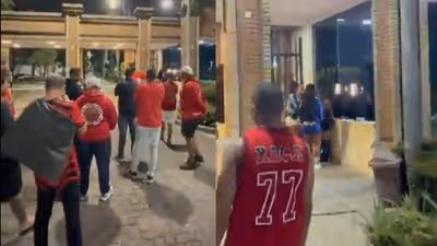 Expulsão, derrota e suposta festa: Carrascal vira alvo da torcida