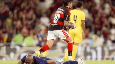 Flamengo vence Madureira e abre vantagem na semi
