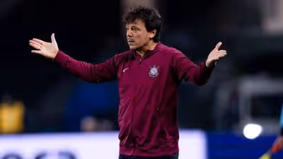 Lesões e transfer ban limitam opções de Diniz no Corinthians