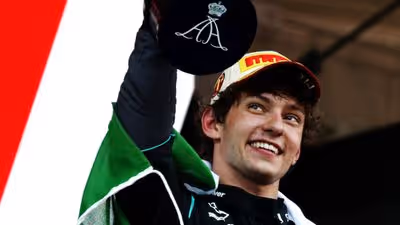 Mônaco tem abandonos, bandeira vermelha e vitória de Antonelli