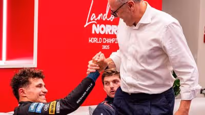 Chefão da F1 rebate críticas e responde Verstappen