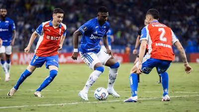 Cruzeiro é surpreendido e perde para a Católica na Libertadores