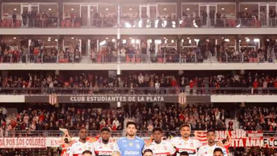 Jornal argentino se derrete por jogador do Flamengo: