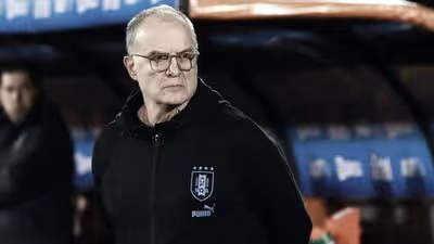 Bielsa entre mito e resultados: erro com Muslera expõe limites