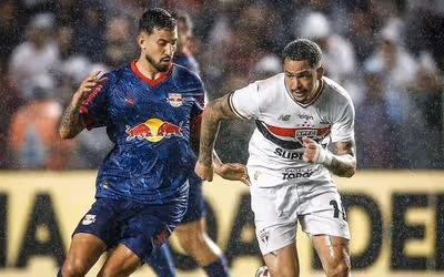 São Paulo perde para Bragantino e tropeça novamente na Vila