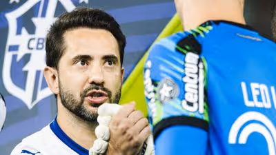 Everton Ribeiro revela câncer e cirurgia: