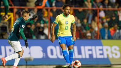 Quem é Vitinho, titular da Seleção e contestado no Botafogo