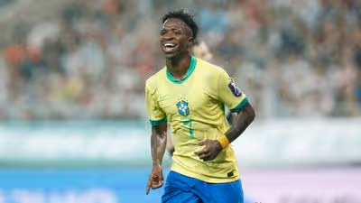 Vini celebra união com Ancelotti: 'Melhor treinador que tive'