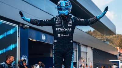 Russell vence e Verstappen bate na trave na Áustria