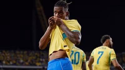 Com Palmeiras e Fla de olho, Danilo tem futuro indefinido