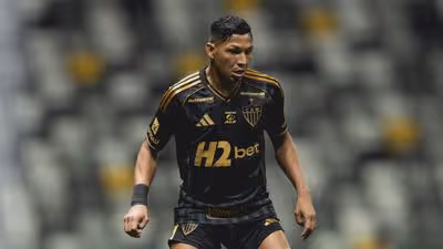 Rony acerta a trave duas vezes e desabafa sobre jejum de gols