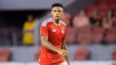 Zagueiro do Inter é suspenso até que Pec volte aos treinos