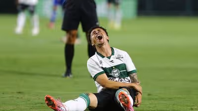 Jovem atacante do Coritiba fratura o braço na estreia do estadual
