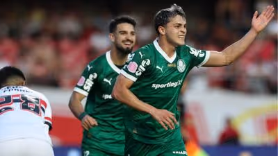 Chances de título do Palmeiras disparam após virada; Fla em queda