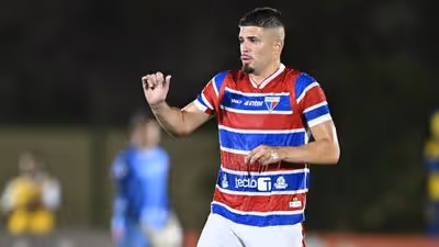 Lucas Gazal comanda defesa que coloca Fortaleza no topo do Brasil