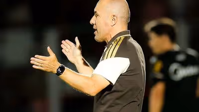 Jardim se aproxima, pelo Flamengo, de marca alcançada no Cruzeiro