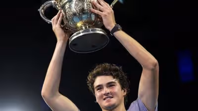 João Fonseca iguala marcas de Federer e Djokovic; entenda