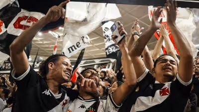 Vasco recebe o Vitória em São Januário com casa cheia