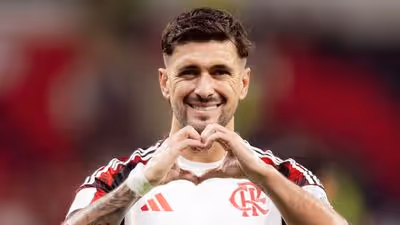 Arrascaeta faz 2, Flamengo vence e avança no Intercontinental