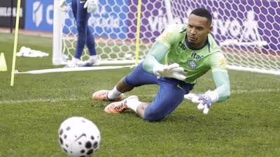 Calouro na seleção, John comemora convocação inédita