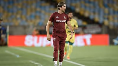 Zubeldía sofre ataque de torcedores do Fluminense após eliminação