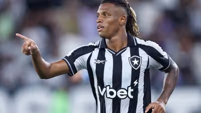 Futuro de Danilo vira “problema” no Botafogo após convocação