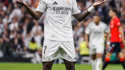Vini Jr. tem quase mesmo número de gols e cartões em El Clásico