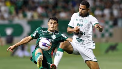 Palmeiras tropeça em casa, mas escapa de clássico nas quartas