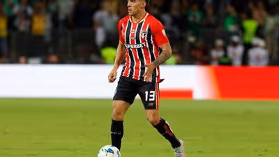 Enzo Díaz prioriza propostas do exterior para deixar o São Paulo