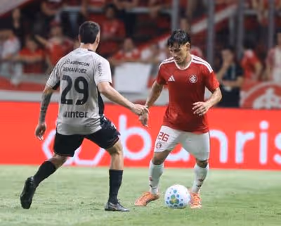 Inter tem gol anulado e perde para o Athletico-PR na estreia do Brasileiro