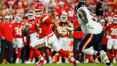 Chiefs quarterback Patrick Mahomes tries to outrun former Bears DT Andrew Billings.