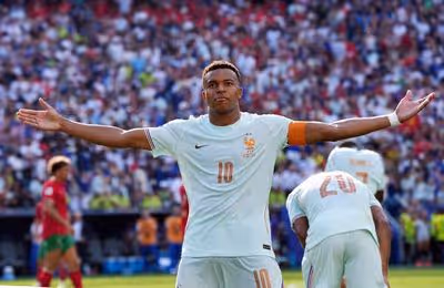 Soccer-Mbappe leads France to comfortable 2-0 win over Morocco