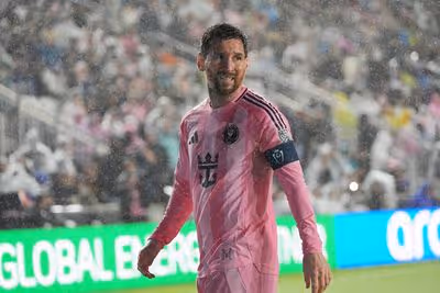 When will Lionel Messi score his 1,000th goal and with which team? Statistics show the date