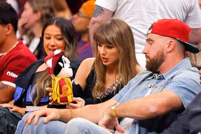 Taylor Swift's courtside seat from Cavs-Knicks game sells for $7,000
