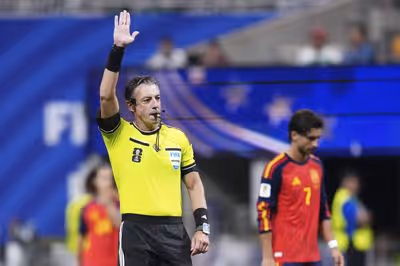 Who is the referee and VAR for USMNT vs Bosnia at World Cup?