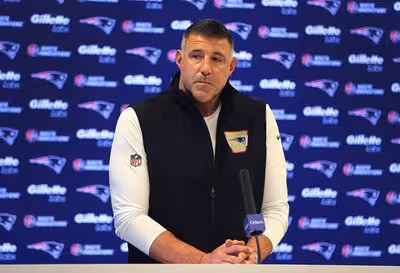 Mike Vrabel reportedly back at work with Patriots after missing Day 3 of NFL Draft