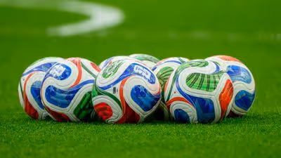 Barcelona and Manchester United chasing former Juventus star