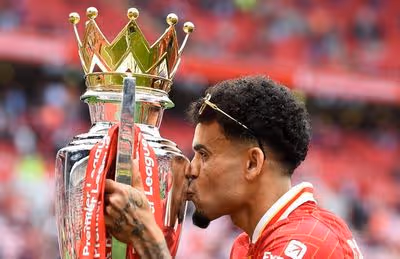 El Liverpool vacila al Bayern con Luis Díaz