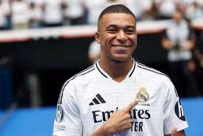 Mbappé se adelanta al Madrid y anuncia su cambio