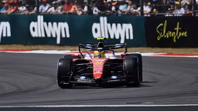 Hamilton planta cara al líder Antonelli en Silverstone