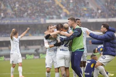 Un golpe de suerte impulsa al Inter